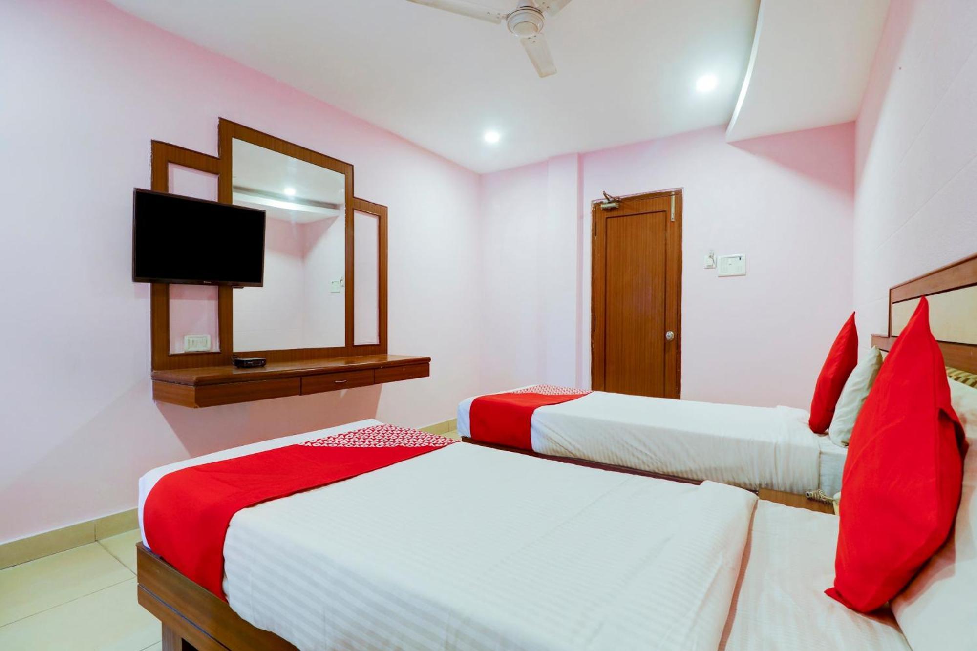 Super Collection O 77115 Vaishnavi Palace Hyderabad Bagian luar foto
