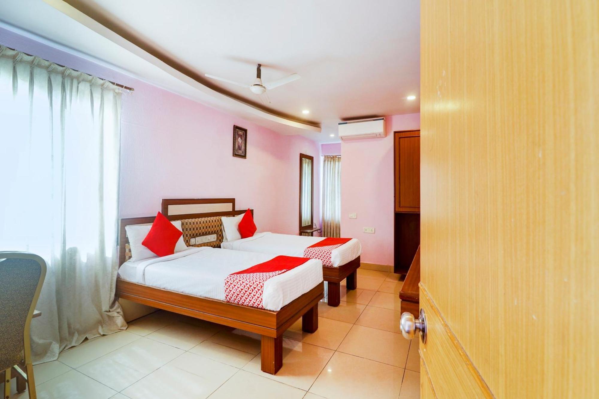 Super Collection O 77115 Vaishnavi Palace Hyderabad Bagian luar foto