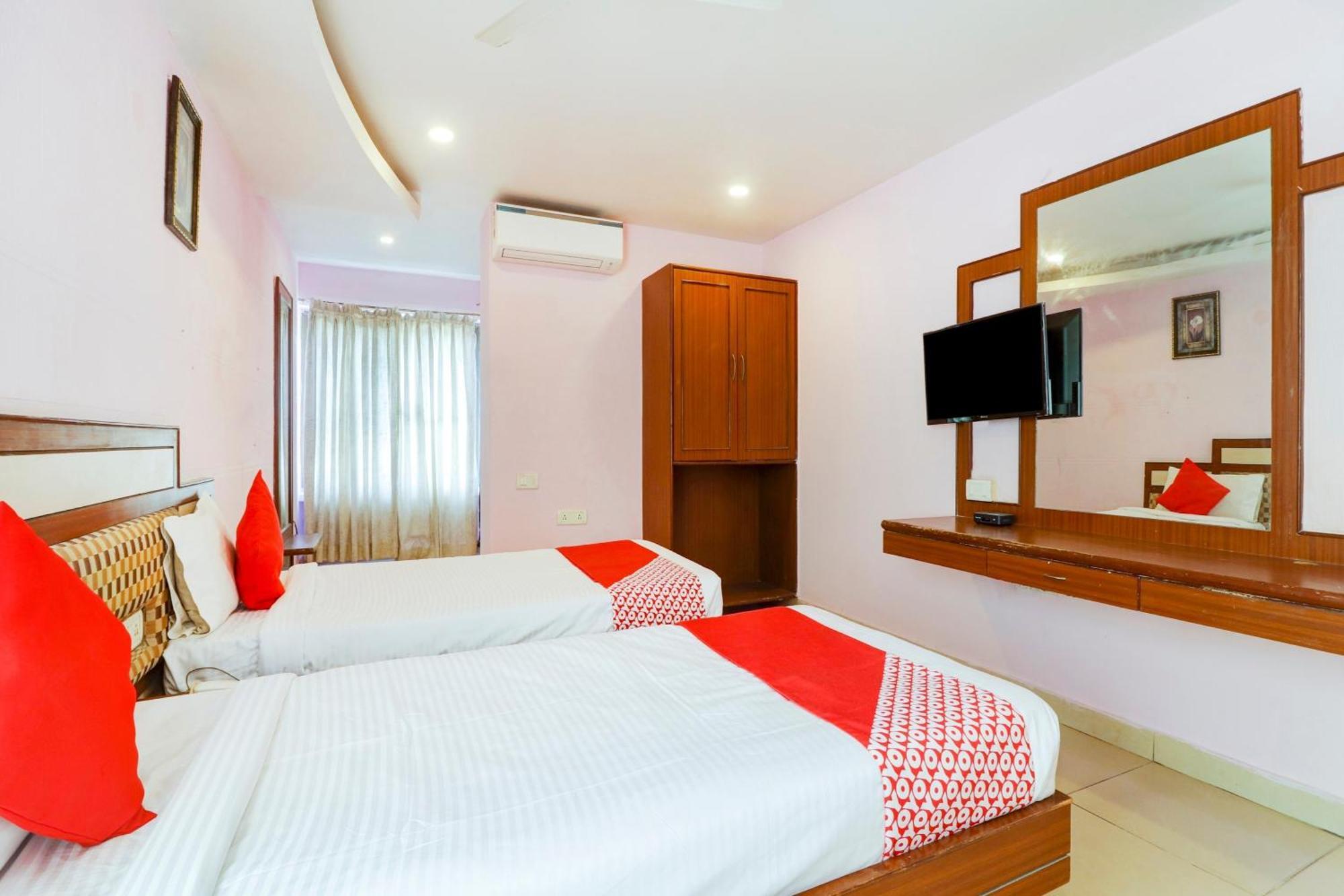 Super Collection O 77115 Vaishnavi Palace Hyderabad Bagian luar foto