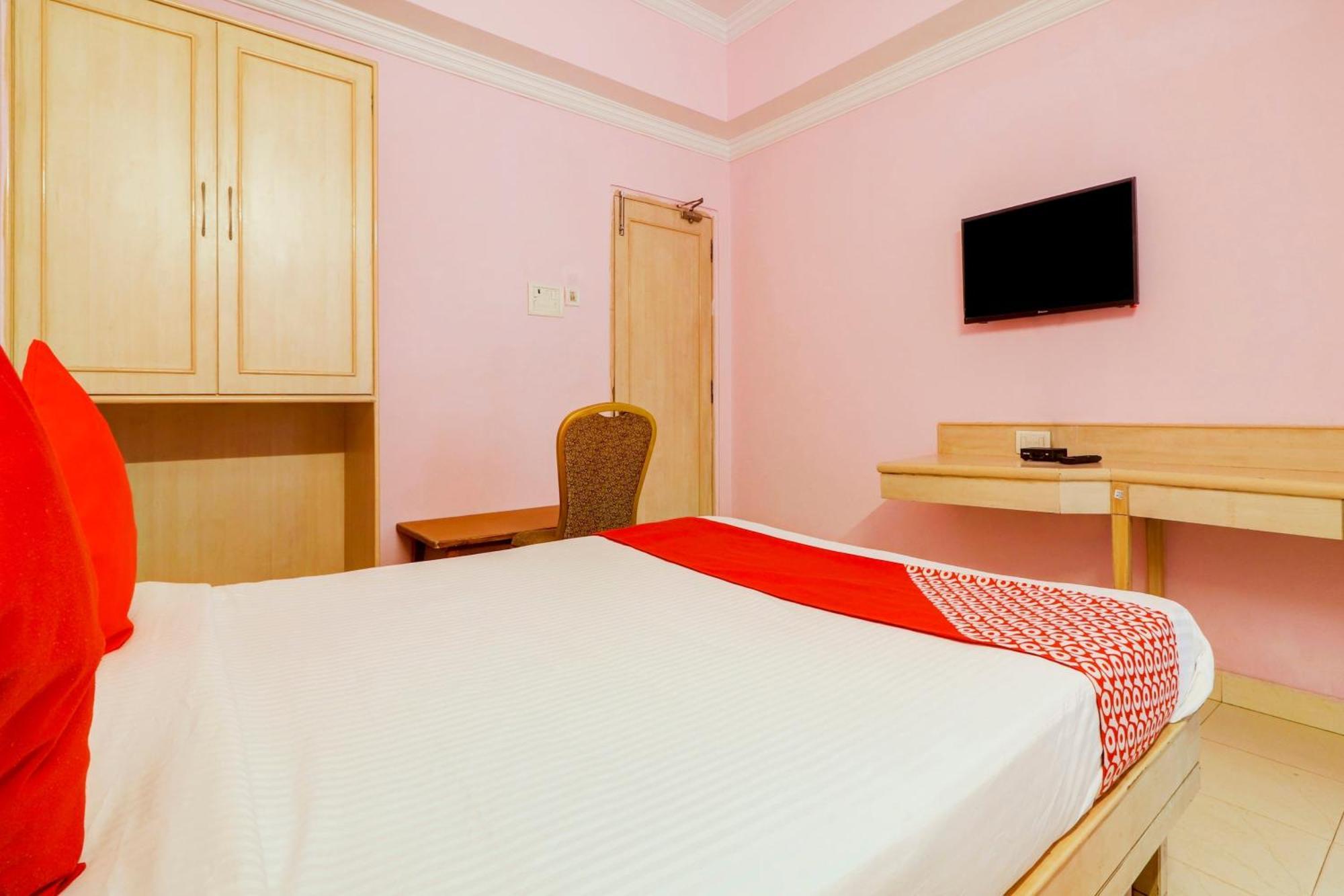Super Collection O 77115 Vaishnavi Palace Hyderabad Bagian luar foto