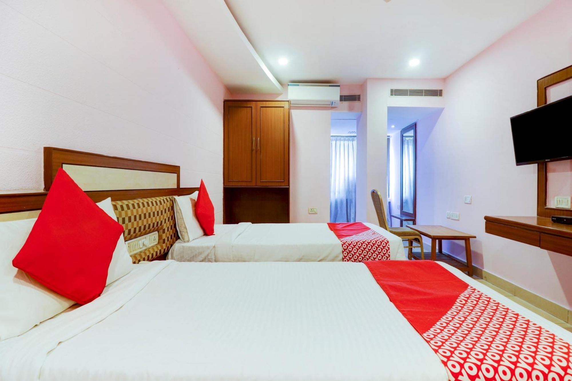 Super Collection O 77115 Vaishnavi Palace Hyderabad Bagian luar foto