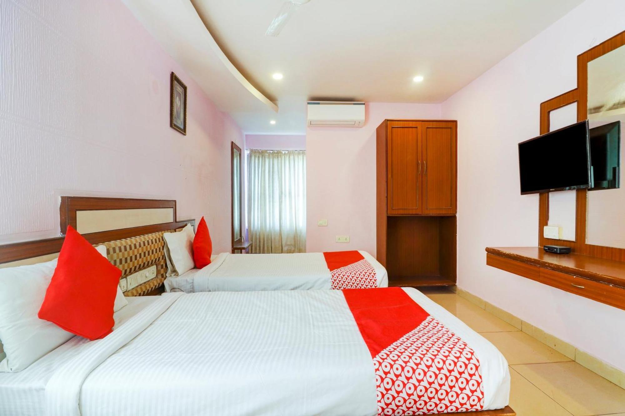 Super Collection O 77115 Vaishnavi Palace Hyderabad Bagian luar foto