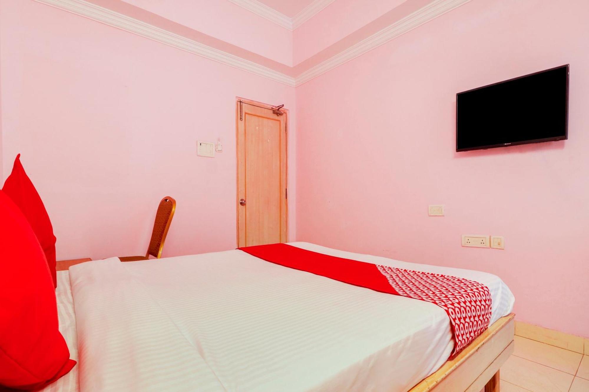 Super Collection O 77115 Vaishnavi Palace Hyderabad Bagian luar foto