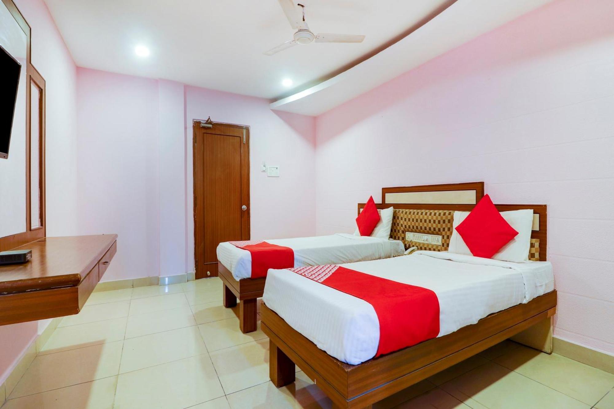 Super Collection O 77115 Vaishnavi Palace Hyderabad Bagian luar foto