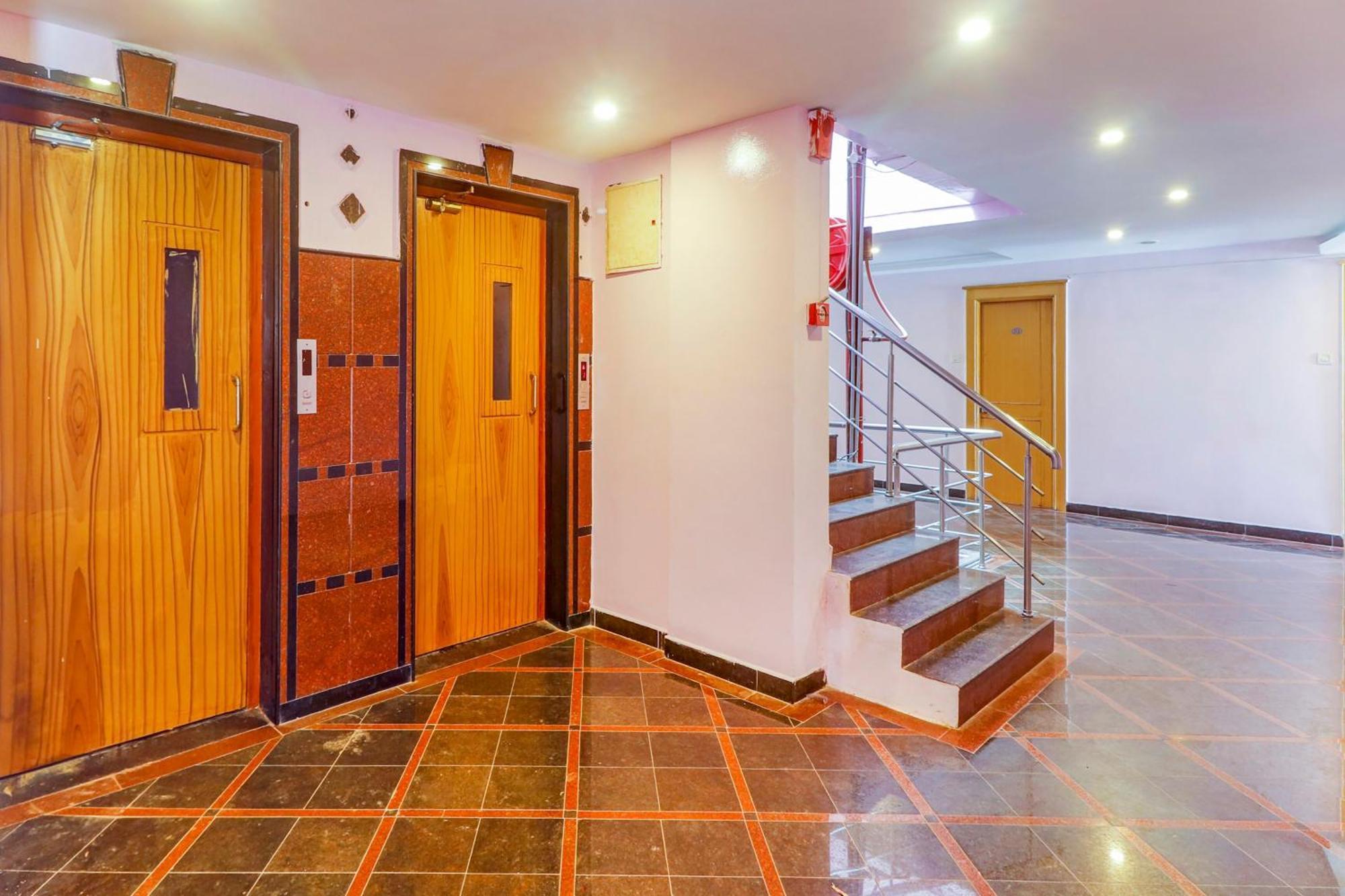 Super Collection O 77115 Vaishnavi Palace Hyderabad Bagian luar foto